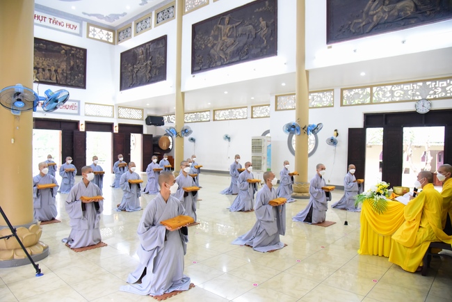 Lễ truyền giới Sa di Phương Trượng